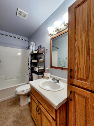 Bathroom 1.jpg