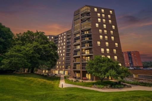 6615 Lake Shore Drive S, 405, Minneapolis, MN 55423
