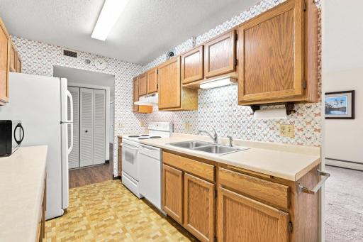 6615 Lake Shore Drive S, 405, Minneapolis, MN 55423