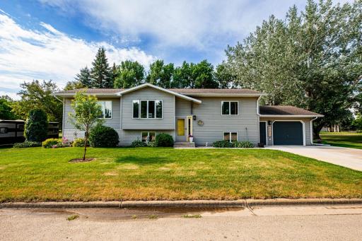 204 8th Avenue E, Lisbon, ND 58054