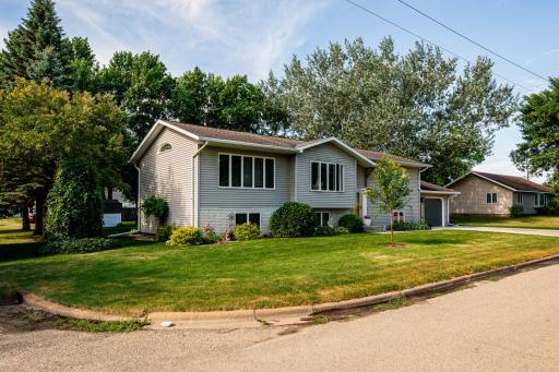 204 8th Avenue E, Lisbon, ND 58054