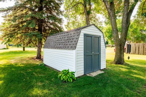 204 8th Avenue E, Lisbon, ND 58054