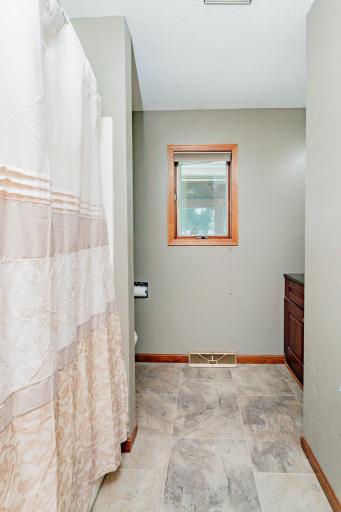 204 8th Avenue E, Lisbon, ND 58054