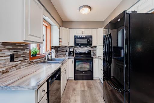 204 8th Avenue E, Lisbon, ND 58054