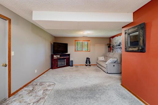 204 8th Avenue E, Lisbon, ND 58054