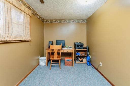 204 8th Avenue E, Lisbon, ND 58054