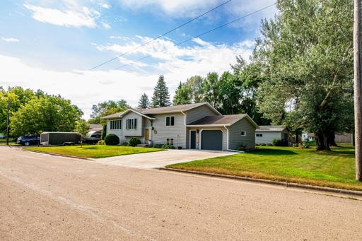 204 8th Avenue E, Lisbon, ND 58054