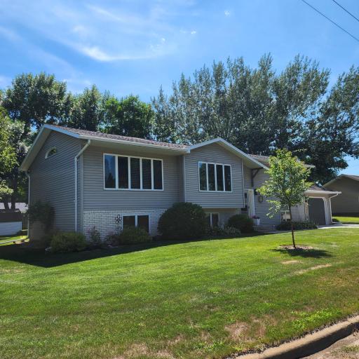 204 8th Avenue E, Lisbon, ND 58054