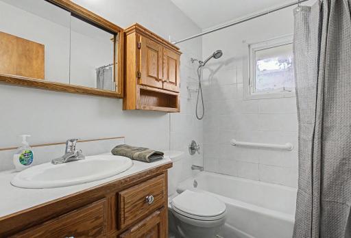 160 109th Avenue NE, Minneapolis, MN 55434