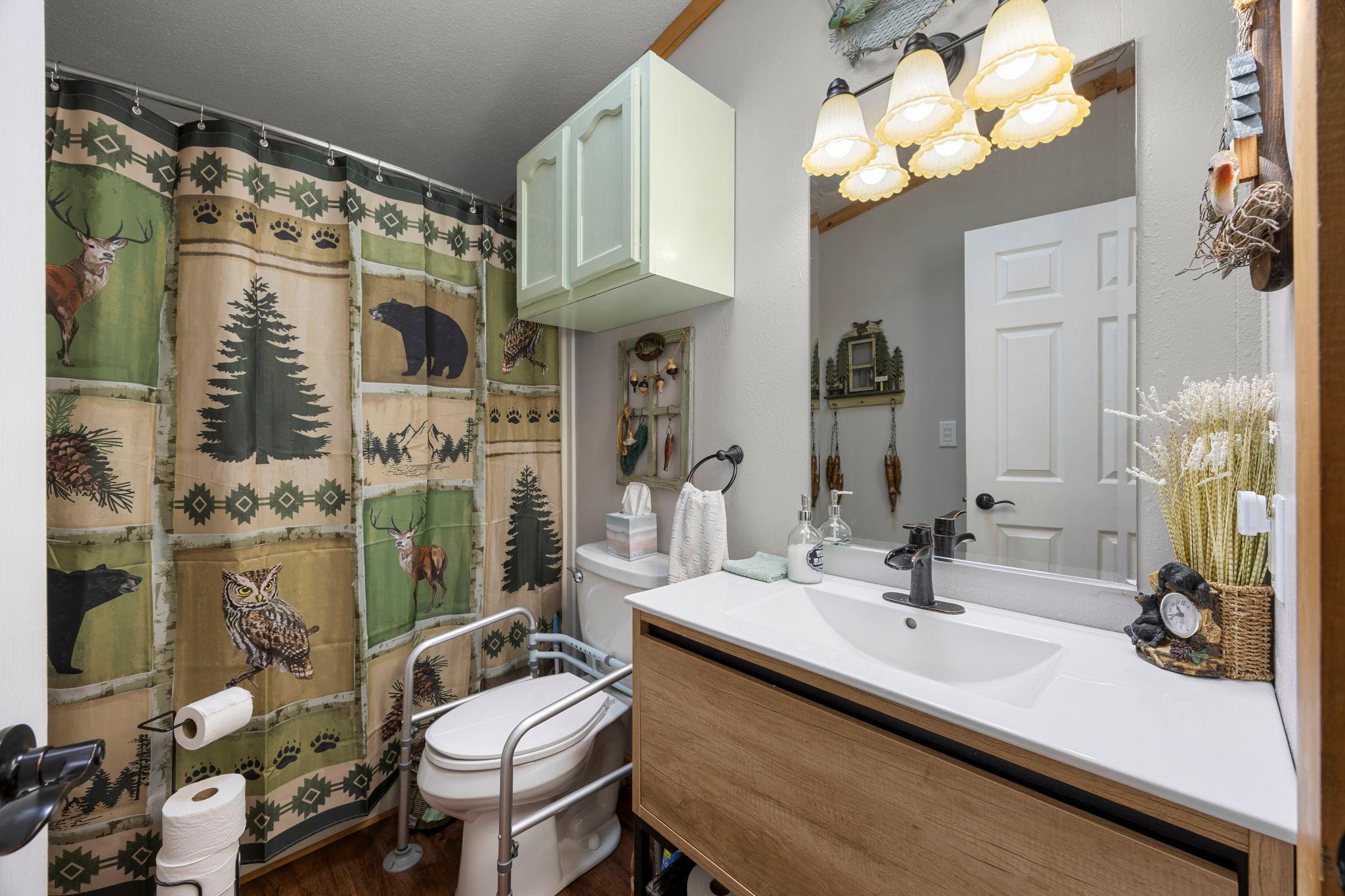Full main bath