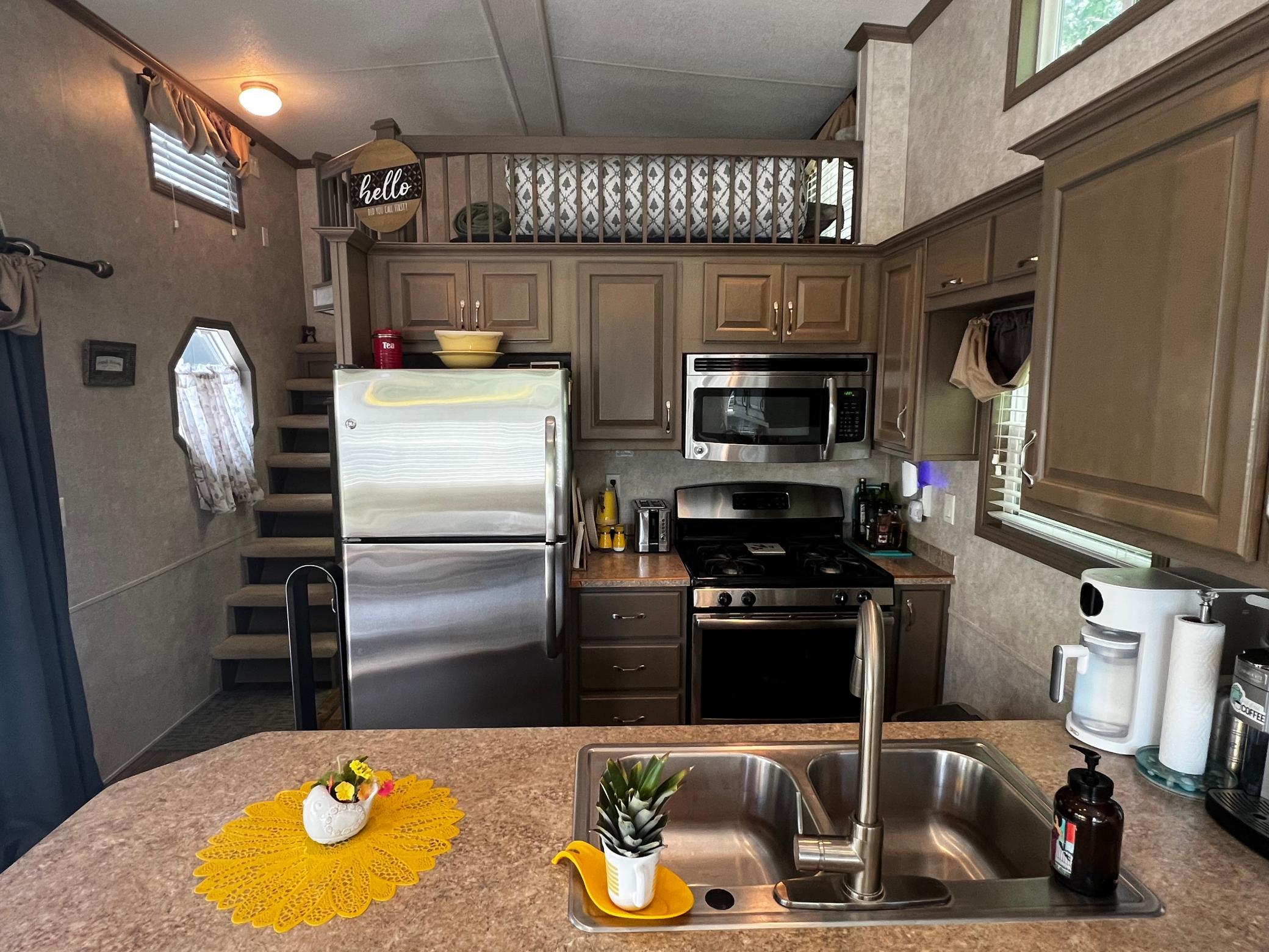 Full size stainless appliances