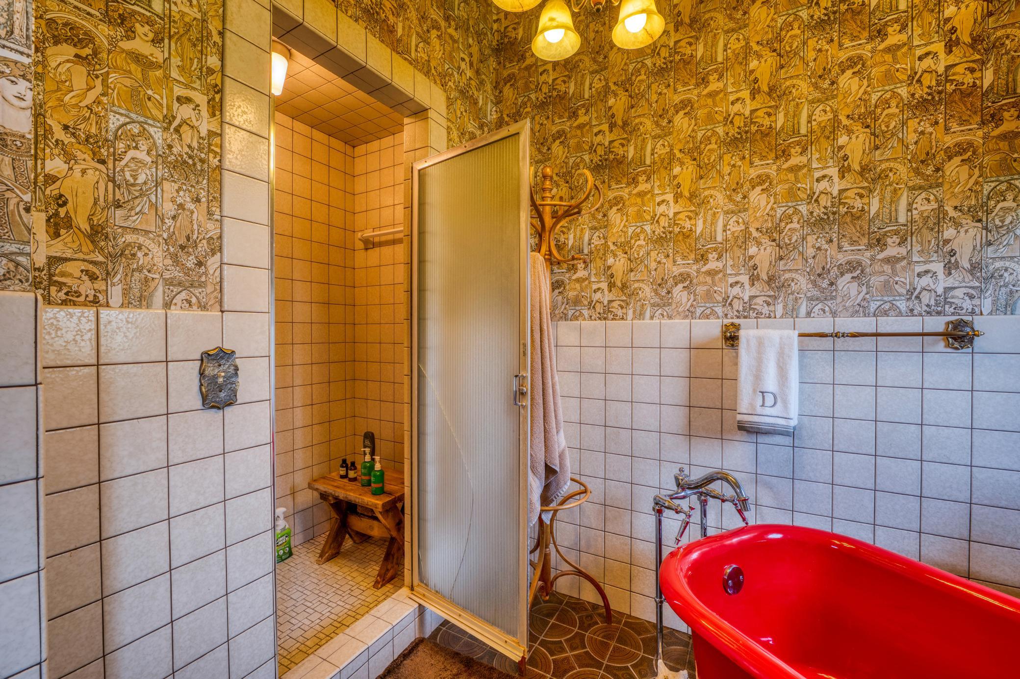 Full owner's suite bath walk in shower
