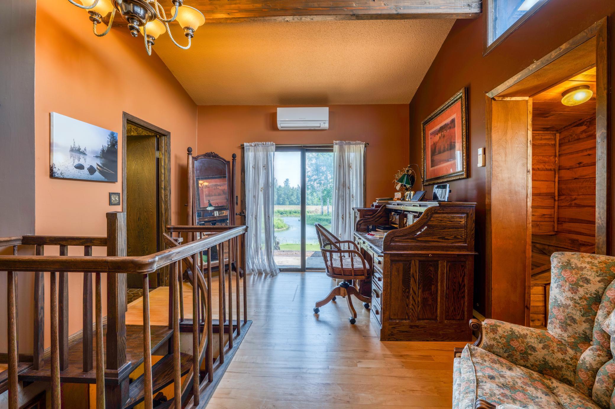Owner's suite, toward deck