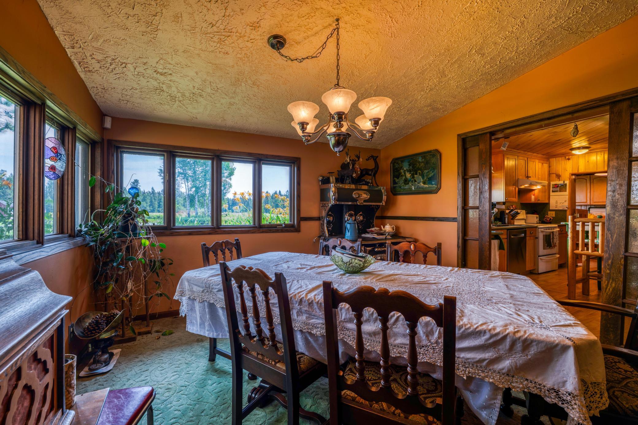 Dining toward kitchen
