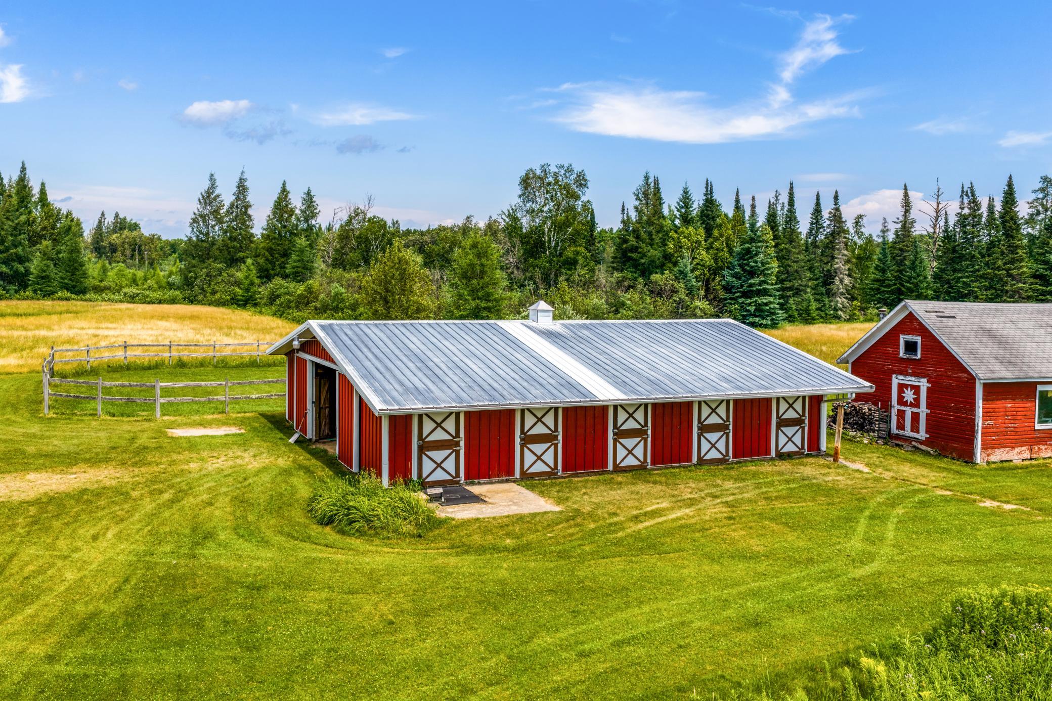 36x50 barn w/turn-outs from stalls