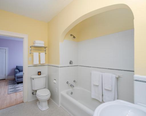 Jack & Jill bath