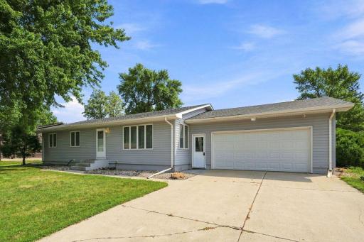 551 6th Street E, Hector, MN 55342