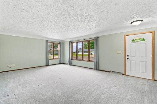 551 6th Street E, Hector, MN 55342
