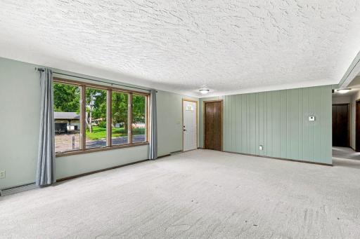 551 6th Street E, Hector, MN 55342