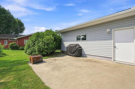 551 6th Street E, Hector, MN 55342