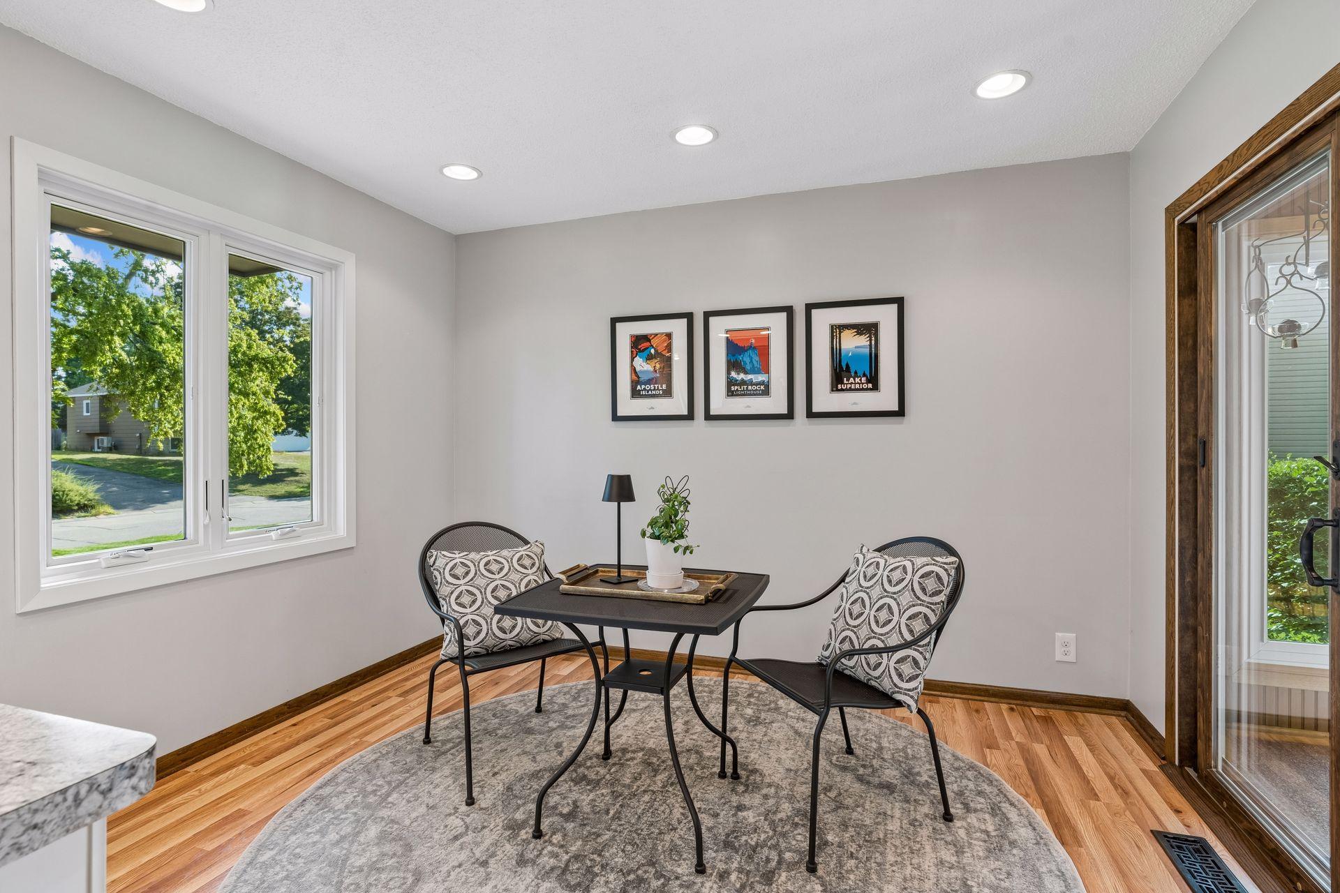 Main level Eat in Kitchen/Breakfast nook