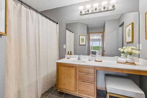 1020 Princeton Avenue, Shakopee, MN 55379