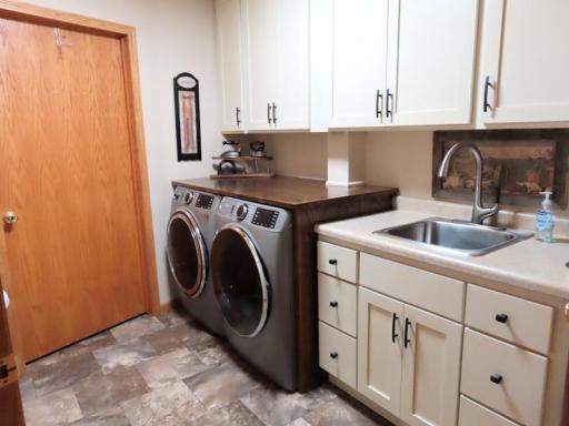 12615 LAUNDRY 2.jpg