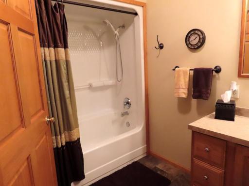 12615 MAIN BATH TUB.jpg
