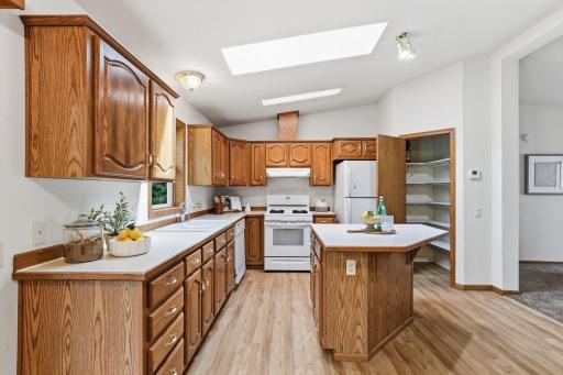 1534 Larpenteur Avenue E, Saint Paul, MN 55109