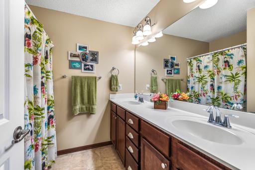 3375 Maureen Lane - Upper Level Primary Bath