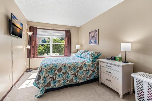 3375 Maureen Lane - Upper Level Primary Suite