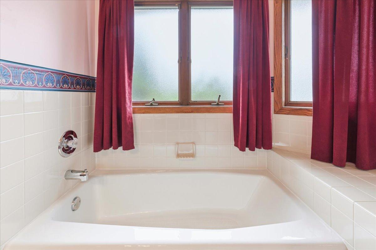 Separate primary tub