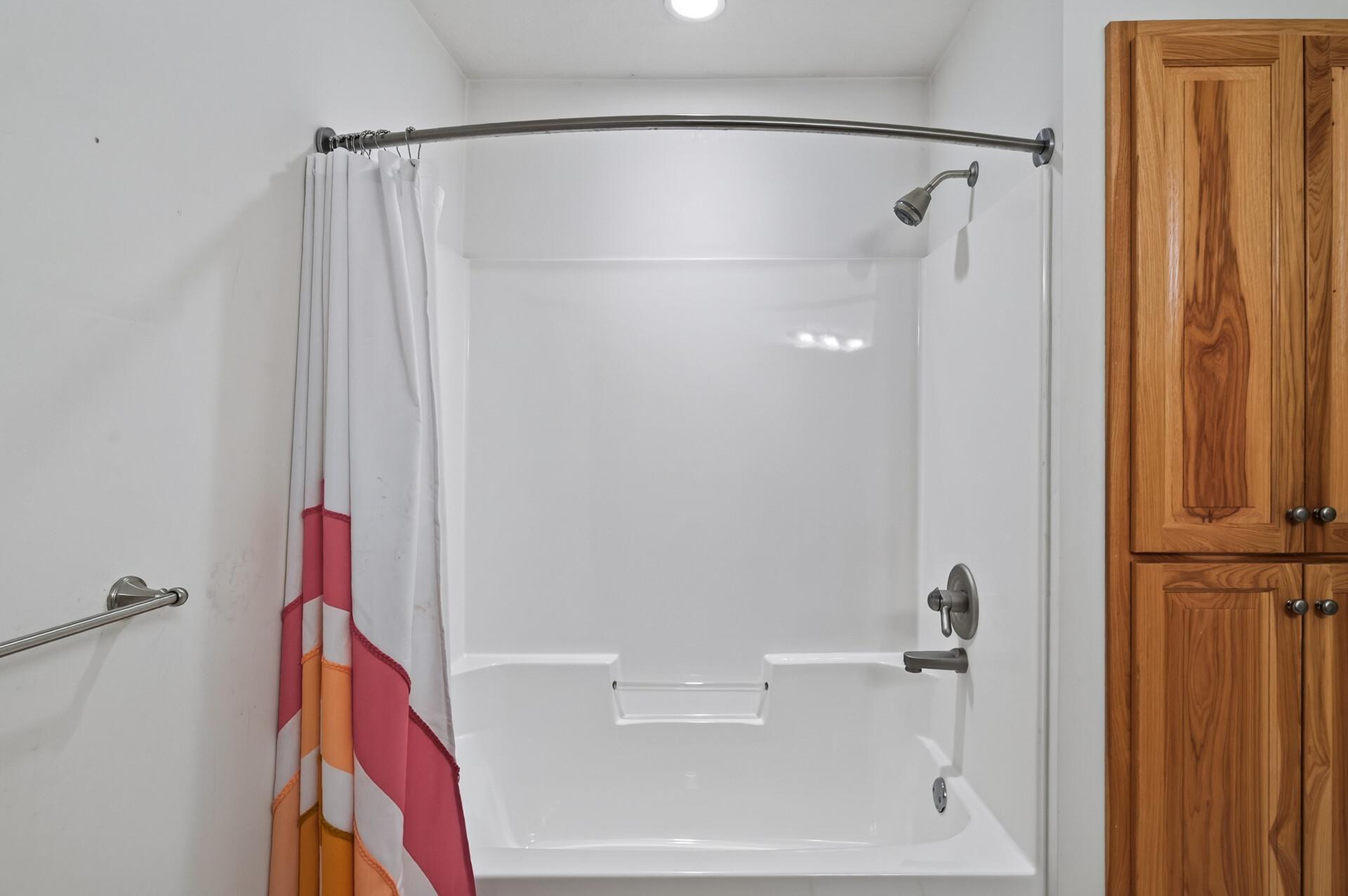 Upper Full Bathroom