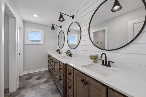 Upper level - 3/4 bathroom
