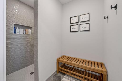 Upper level - 3/4 bathroom