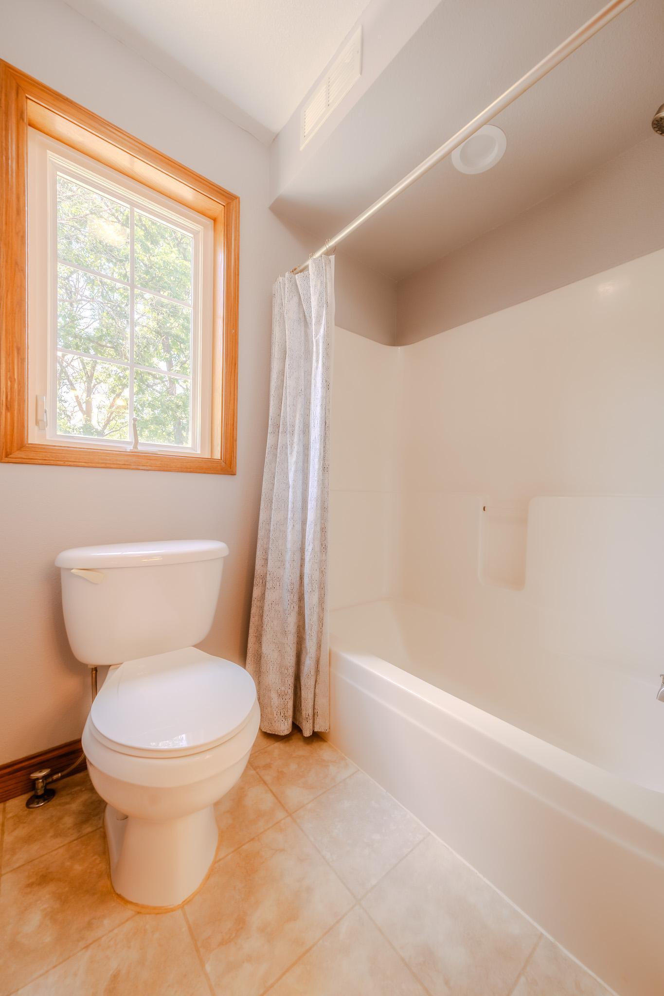 upper level full bath