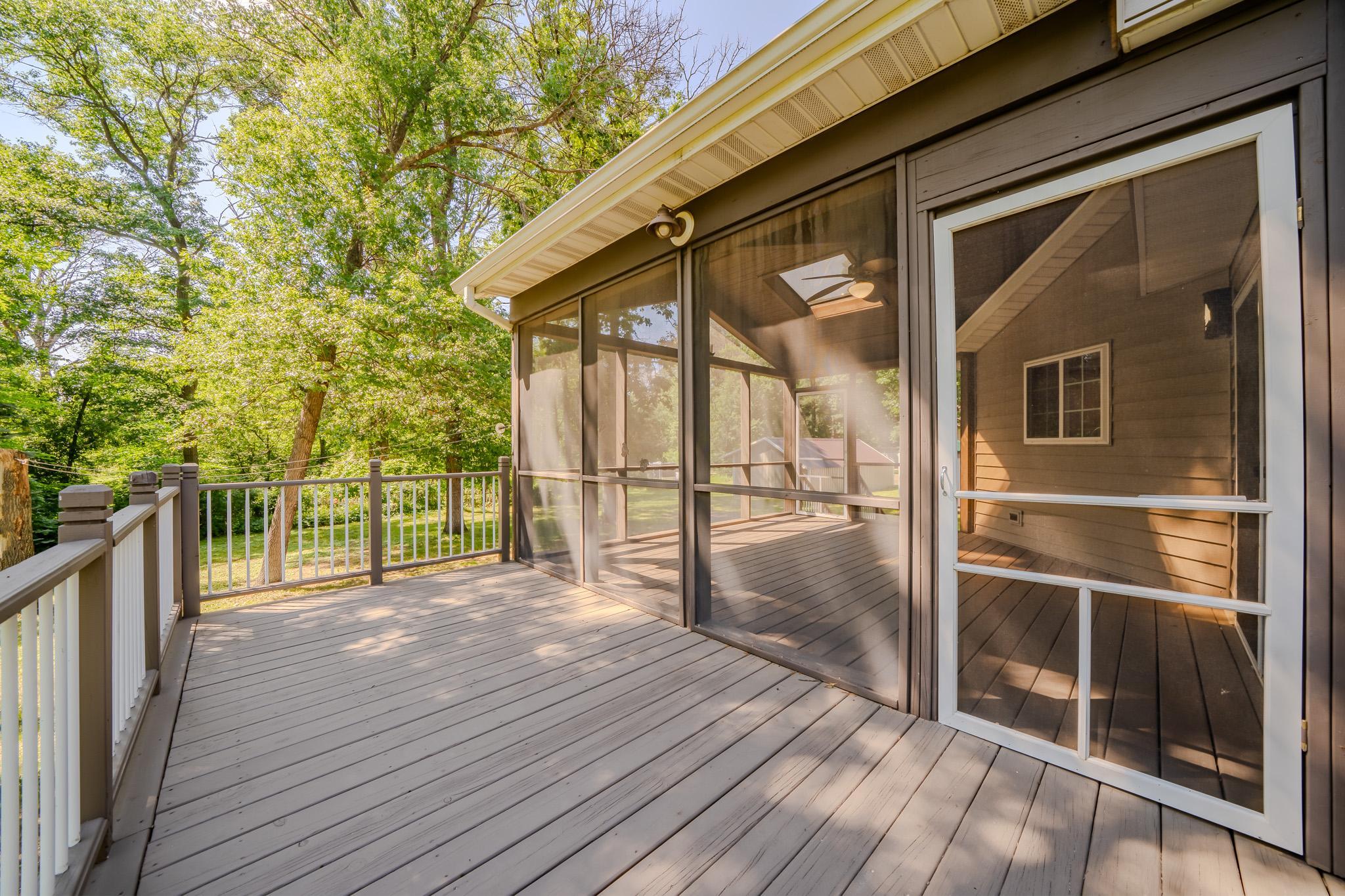 Outside Deck off of Screen Porch