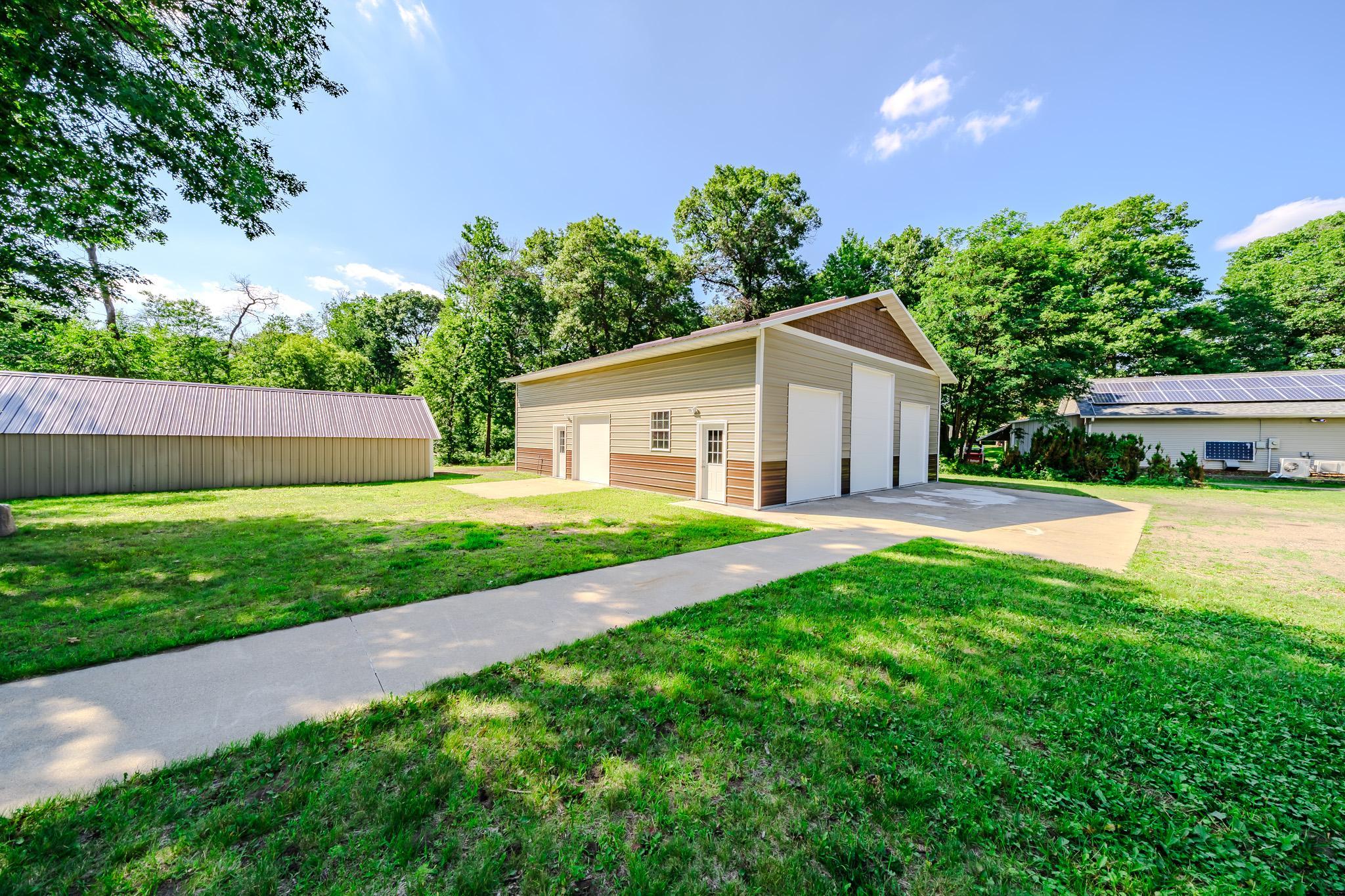 Detach Garage/ Shed