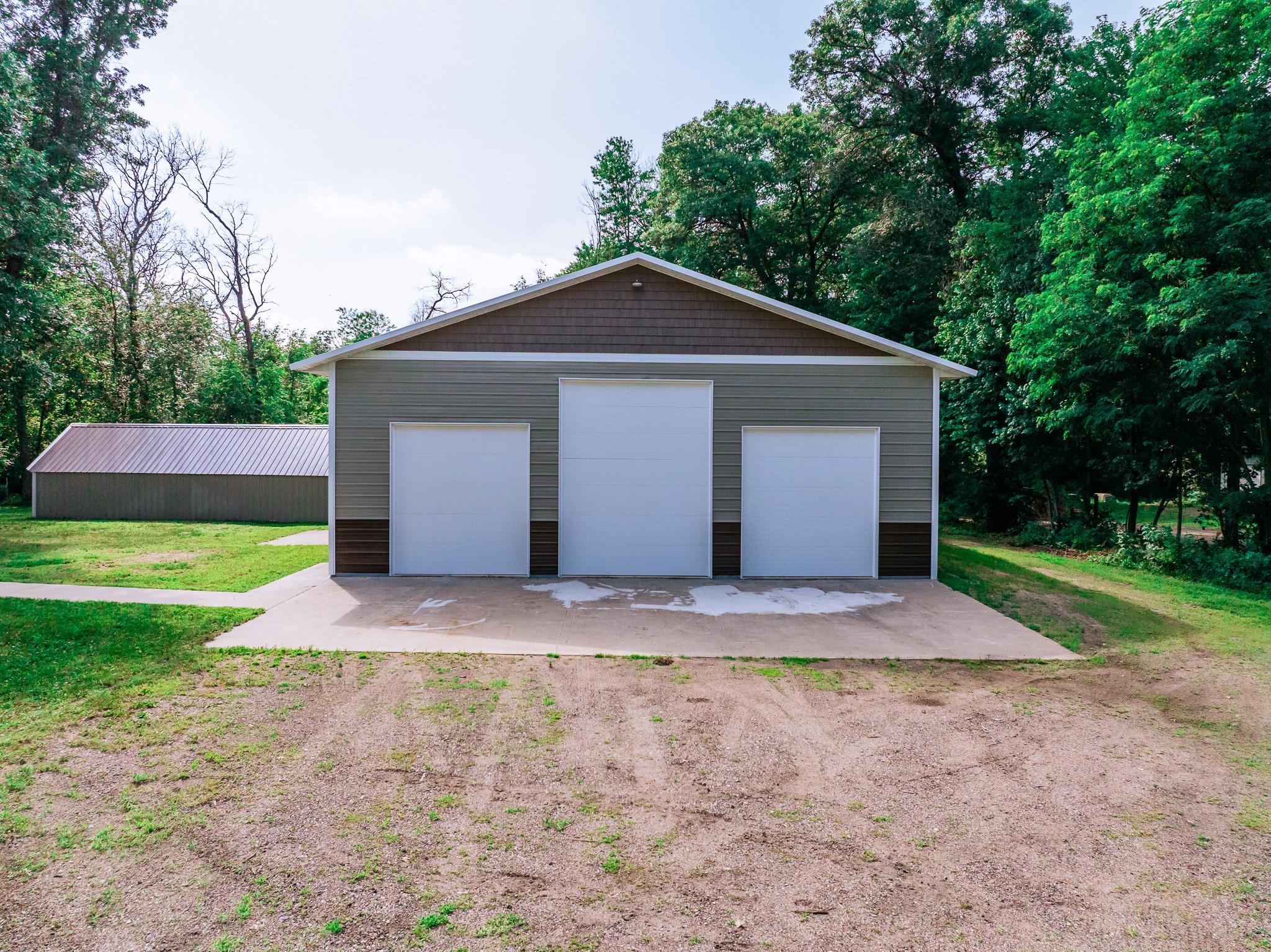 Detach Garage/ Shed