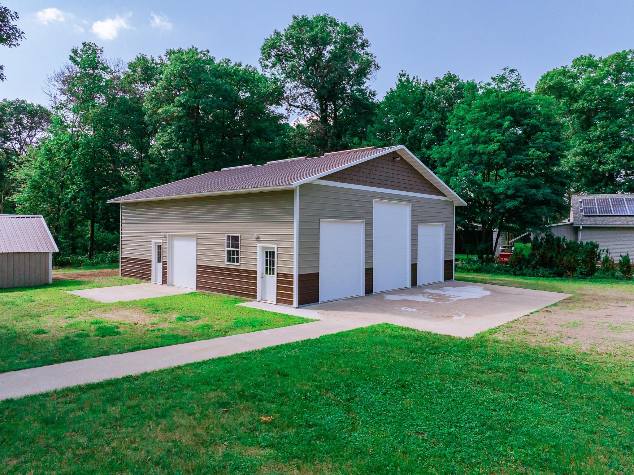 Detach Garage/ Shed
