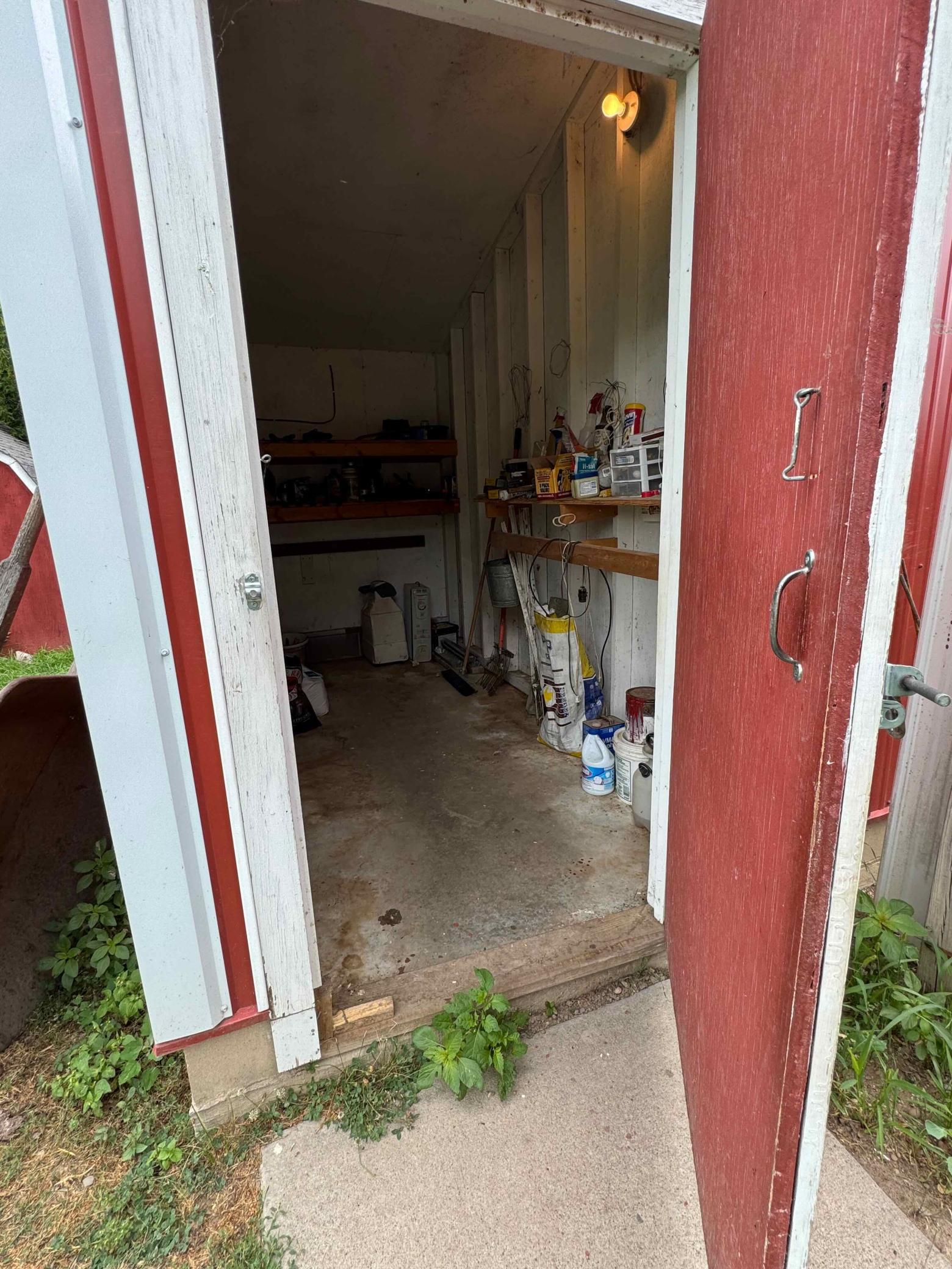 Food & tool storage
