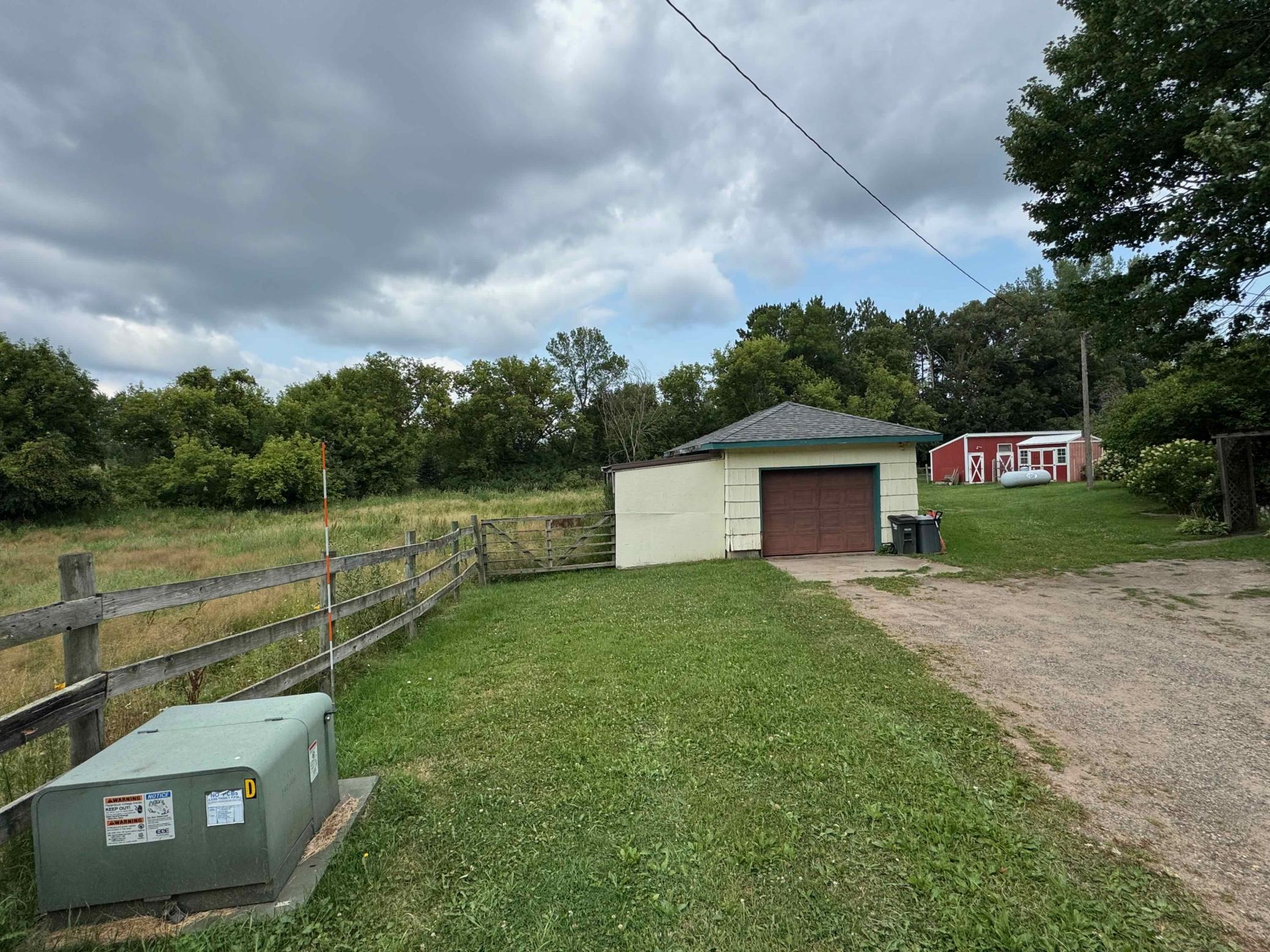 Garage with horse lean-to