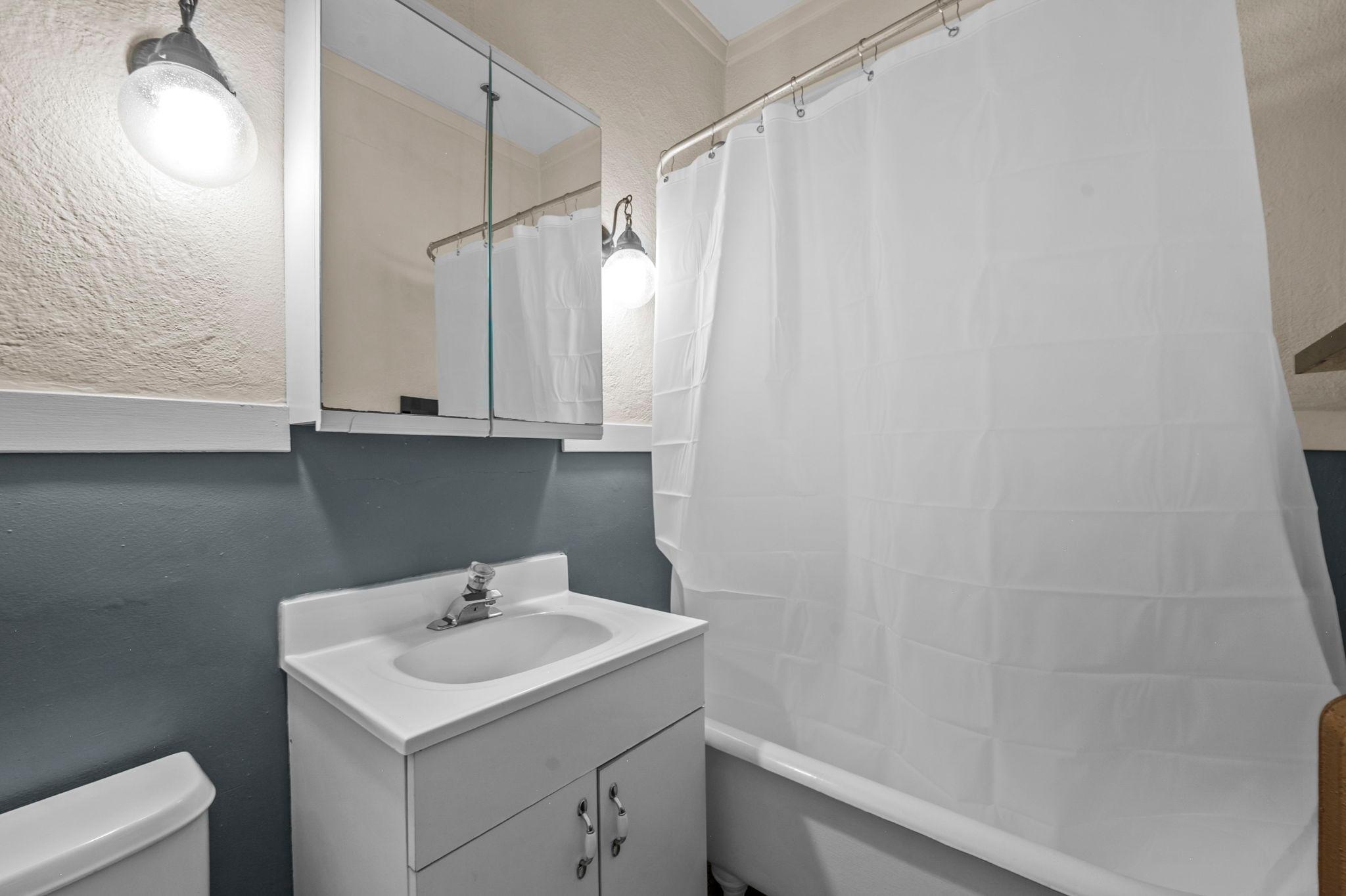 92-web-or-mls-2882 Humboldt Ave S-360.jpg