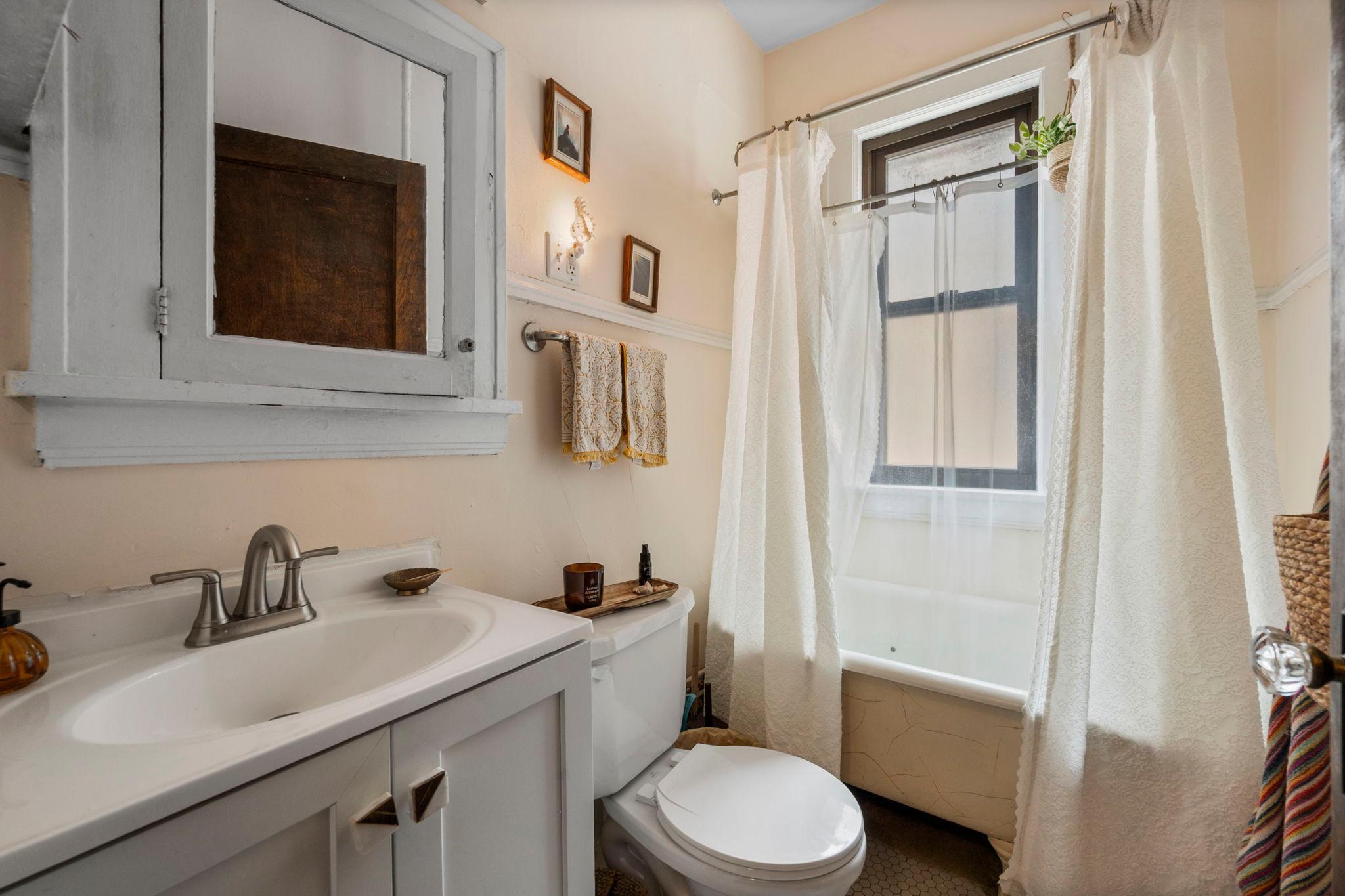 50-web-or-mls-2882 Humboldt Ave S-124.jpg