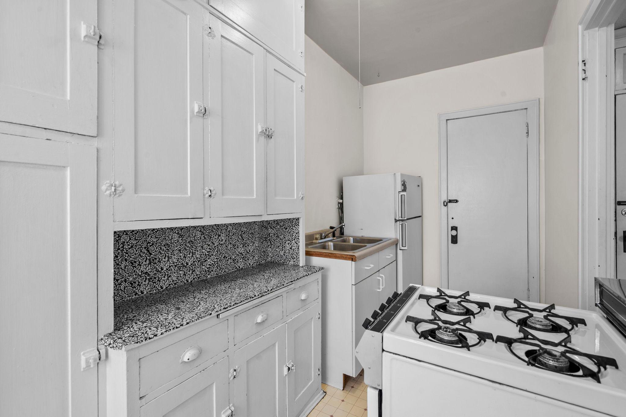 64-web-or-mls-2882 Humboldt Ave S-194.jpg