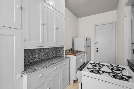 64-web-or-mls-2882 Humboldt Ave S-194.jpg