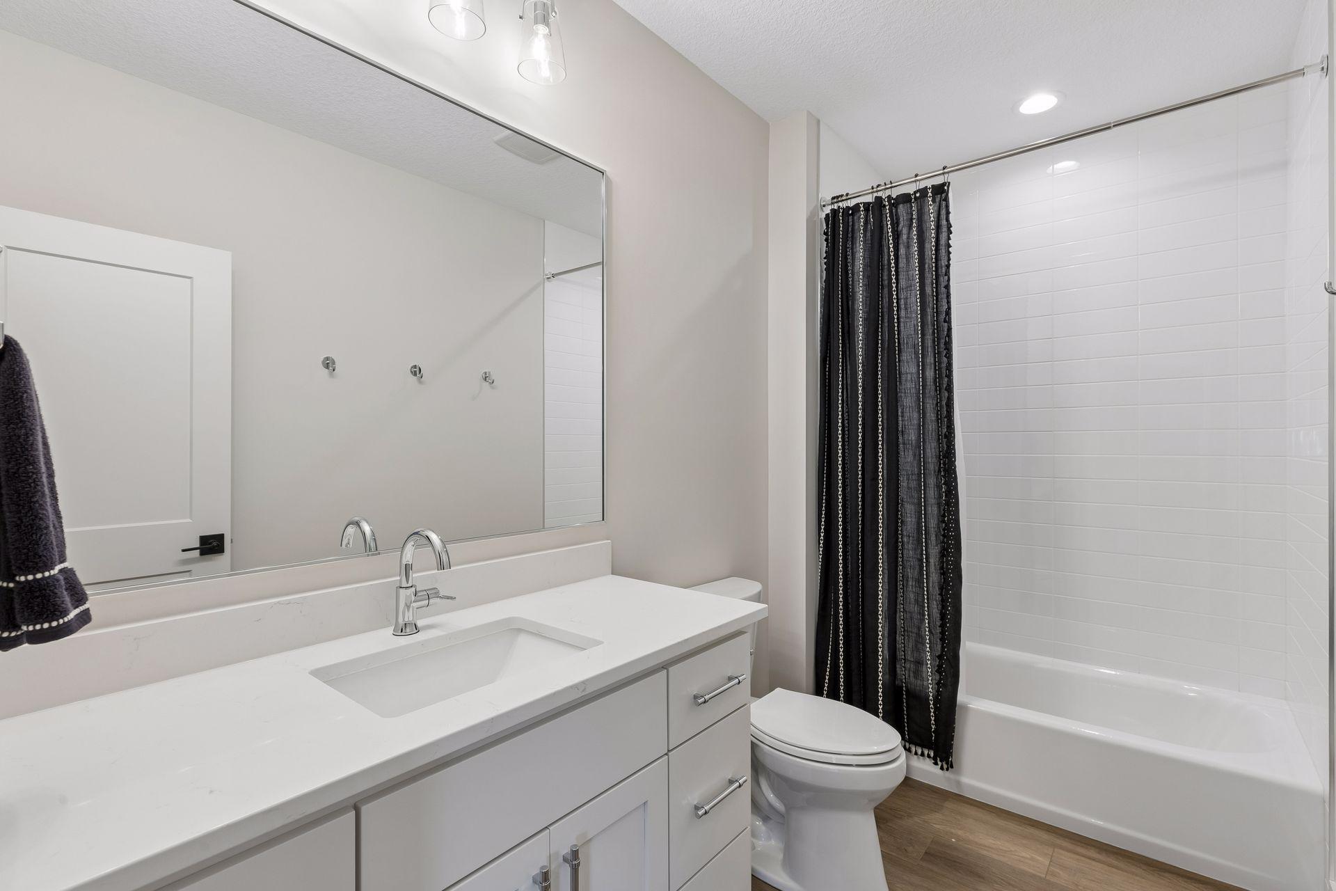 Lower-level full bath.