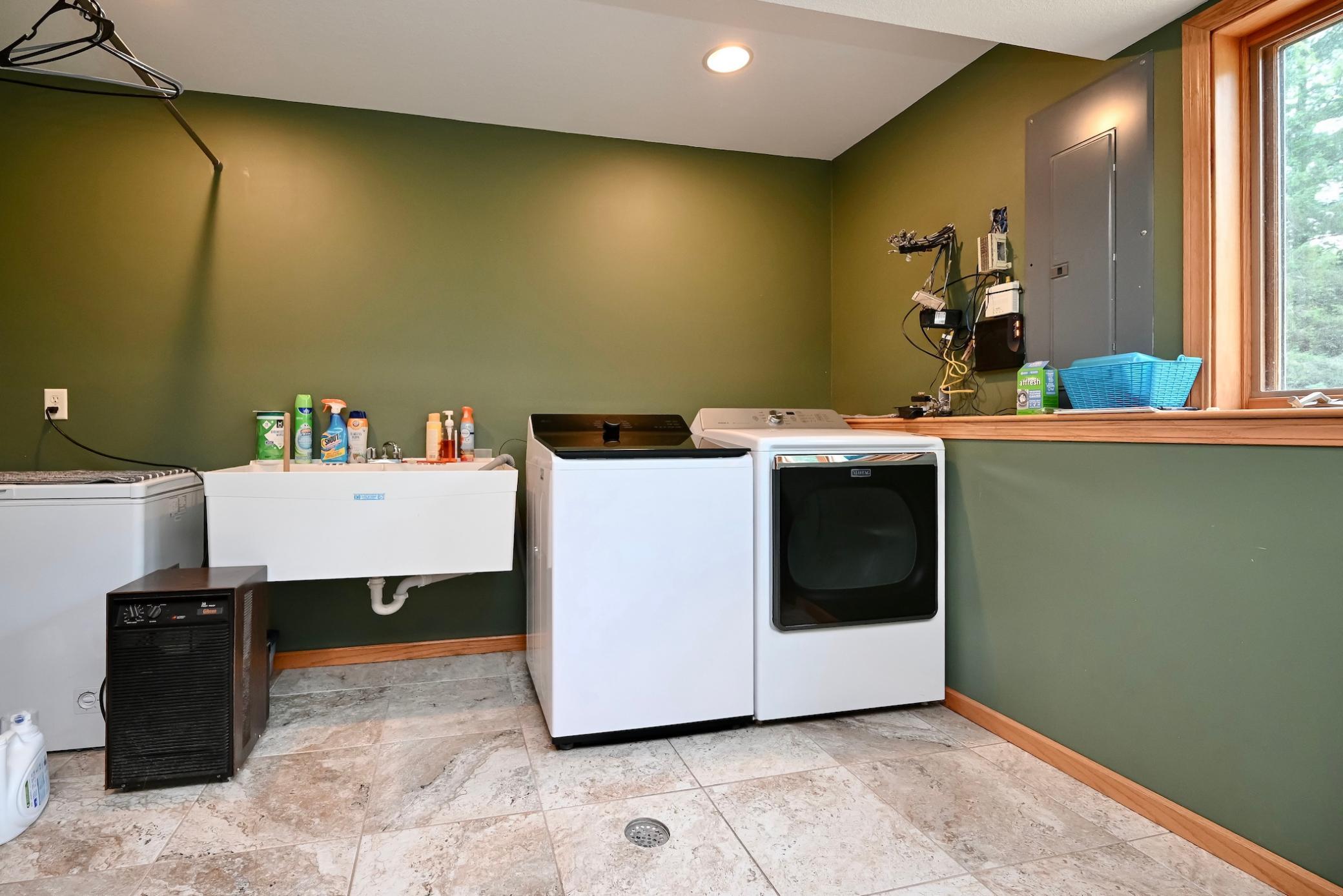 LL Laundry Area