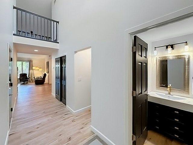 Dramatic welcoming foyer to greet your guest!