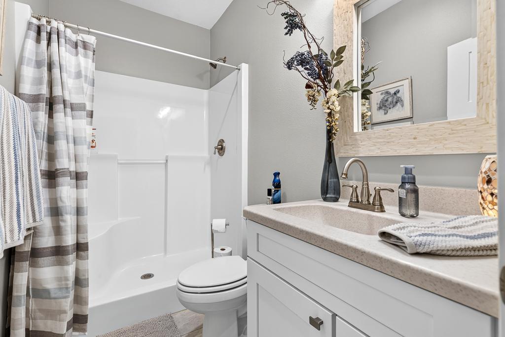 Main floor 3/4 guest bath
